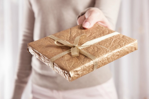 5 ways to promote your friends’ books as holiday gifts